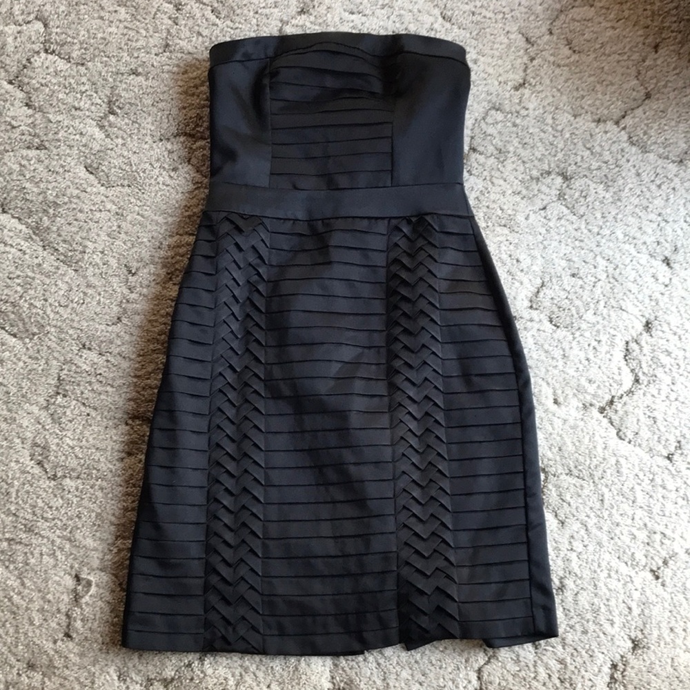 Strapless LBD